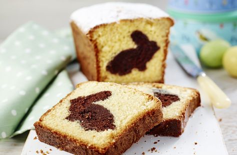 This hidden Easter bunny loaf is such a lovely treat at Easter time - kids and grown-ups will be really surprised by the chocolate bunny hiding inside Bunny Loaf, Cupcakes Easy Recipe, Cupcakes Easy, Easy Easter Treats, Easter Baking, Chocolate Bunny, Loaf Cake, Easter Dinner, Easter Time