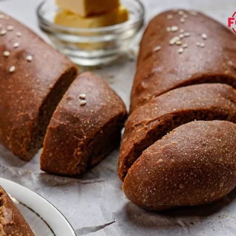 Outback Steakhouse Bread - TheFoodXP Outback Bread Recipe, Bread Made With Honey, Steakhouse Bread Recipe, Outback Steakhouse Bread, Outback Bread, Steakhouse Bread, Molasses Bread, Keylime Pie Recipe, Outback Steakhouse