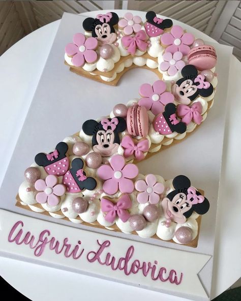 Macarons Flowers, Γενέθλια Mickey Mouse, Minnie Mouse Birthday Theme, Twodles Birthday, Minnie Mouse Birthday Party Decorations, Minnie Mouse Birthday Decorations, 2nd Birthday Party For Girl, Minnie Mouse Birthday Cakes, Bolo Minnie