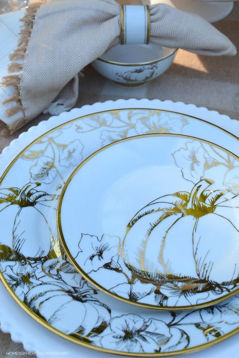 Autumn Decorating Ideas, Thanksgiving China, Fall Dinnerware, Autumn Decor Ideas, Thanksgiving Dinnerware, Holiday Dinnerware, Lemon Kitchen, Beautiful Tablescapes, Gold Pumpkins