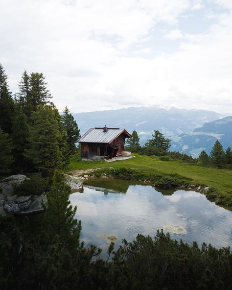 Cottage In The Mountains, European Houses, Cabin Woods, Cabin In The Forest, Cabin Building, Aesthetics Nature, Interior House Design, Mythological Creature, The Storyteller