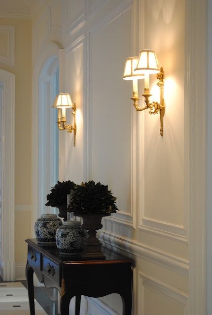 Splendid Sass: STUNNING HALLWAYS Hal Decor, Foyer Decorating, Wall Molding, Classic Interior, Wainscoting, Classic House, Moldings And Trim, Wall Paneling, Home Deco