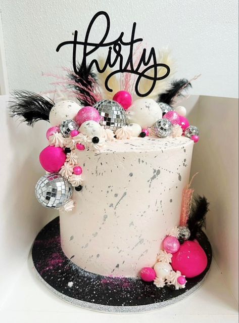 Womens 30th Birthday Ideas Party Themes, Man I Feel Like Im 30 Party, Dirty Thirty Cakes For Women, 30th Birthday Cakes Ideas For Women, 40th Birthday Ideas For Women Photoshoot, Dirty 30 Birthday Cake, Black And Pink Cake, 30th Birthday Cakes, Birthday Cake Drink