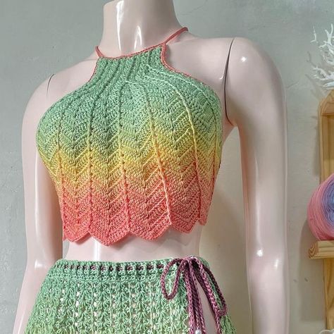 Gradient Crochet Top, Gradient Yarns, Crochet Skirt, Crochet Top Pattern, Beach Tops, Top Cropped, Yarn Shop, Free Tutorial, Crochet Fashion