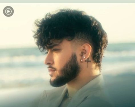 Mullet With Beard, Curly Hair With Beard, Curly Mullet Hairstyle Mens, Faded Mullet Men, Short Mullet Mens, Mens Haircuts Thick Hair, Hair Types Men, Mens Haircuts Straight Hair, Men Fade Haircut Short