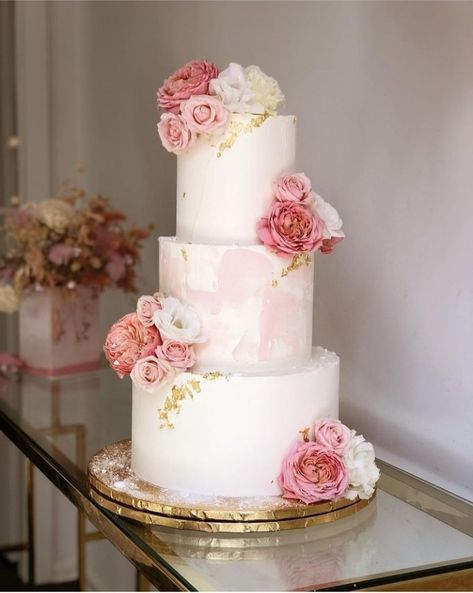 Wedding Cake Designs Simple, Quince Cake, Home Backyard, Quinceanera Cakes, 3 Tier Wedding Cakes, Light Pink Wedding, Dream Wedding Cake, Pink Wedding Cake, Gaun Fashion