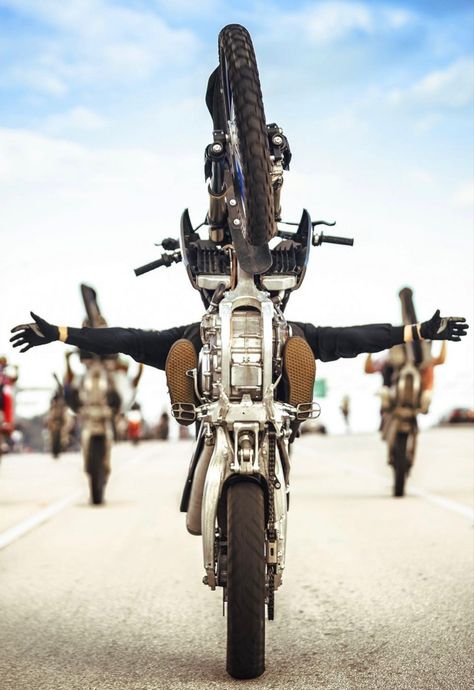 Bike Life Wallpaper, Dirt Bike Wheelie, Supermoto Bikes, Impact Of Social Media, Ktm Motocross, Yamaha Dirt Bikes, Tmax Yamaha, Motocross Love, Cool Dirt Bikes