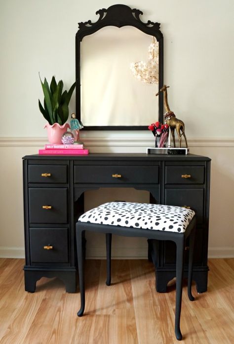 Thrift Score Thursday No.127 Makeup Vanity Ideas Bedrooms, Makeup Room Decor Small Spaces, Makeup Room Decor Wall, Makeup Vanity Decor, Diy Makeup Vanity, Makeup Room Decor, Vanity Ideas, Diy Vanity, Bedroom Vanity