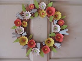 Egg Carton Wreath, Egg Carton Flowers, Egg Carton Crafts, Paper Pom Poms, Egg Box, Spring Decorating, Easter Weekend, Easter Activities, Egg Carton