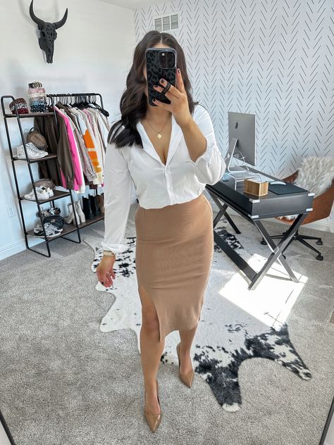 Real Estate Agent Outfits Women Summer, Insurance Agent Outfit, Realestate Outfits For Women, Young Realtor Outfits, Real Estate Agent Outfits Summer, Realestate Agent Outfits Work Attire, Real Estate Wardrobe For Women, Real Estate Women Outfits, Insurance Agent Outfits For Women