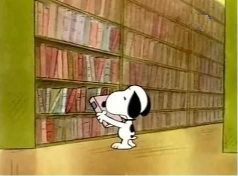 Snoopy vai à biblioteca Snoopy School, Snoopy Classroom, Library Humor, Snoopy Pictures, Snoop Dog, Snoopy Love, Free Library, Charlie Brown And Snoopy, Daily 5