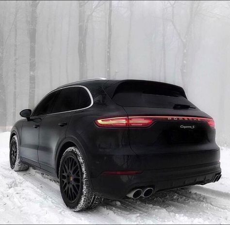 Pinterest: @ikasye #porsche #cayenne #blackandwhitephotography #love #beautiful #snow #stunning #dreamcatcher Cayenne Porsche, Cayenne Gts, Black Porsche, Cayenne S, Spain Portugal, Ferrari Laferrari, Lamborghini Veneno, Lux Cars, Black Panthers