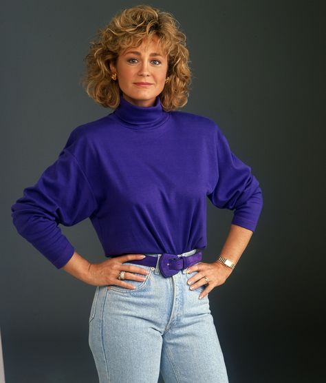 These People Were Rocking Mom Jeans Way Before Vogue 'Made Them Cool' 80s Mom Aesthetic, 80s Mom Outfit, Doogie Howser, Wilted Rose, 80s Mom, 80s House, Tv Moms, Wedding Singer, 90s Mom