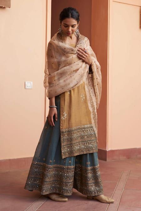 Indian Formal Outfits For Women, Gold Sharara, Punjabi Dress Design, Beige Kurta, Kurta And Sharara, Embroidered Sharara, Sharara Designs, Stylish Kurtis Design, Kurta Sharara