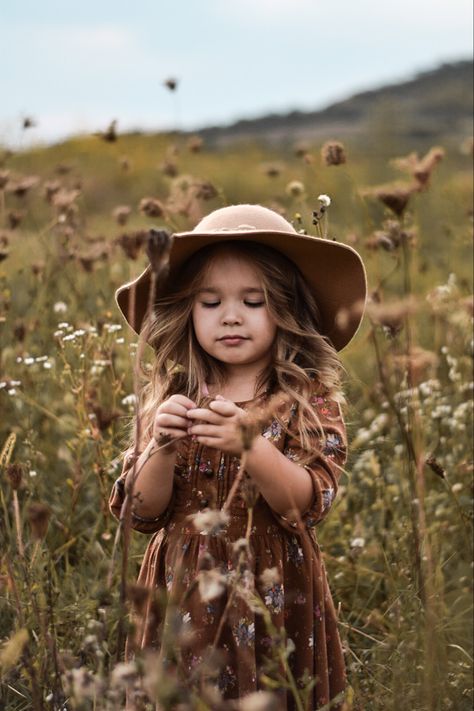 Toddler Pictures, Toddler Photoshoot, Spring Photoshoot, Toddler Photos, Nature Photoshoot, Vintage Photoshoot, Toddler Photography, Shotting Photo, Kids Photoshoot