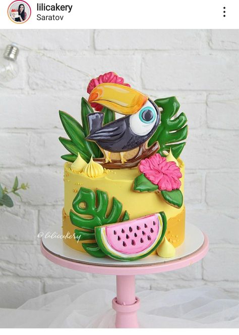 Toucan Cake Ideas, Toucan Cake, Amazon Cake, Chefs Uniform, Flamingo Birthday Cake, Beach Treats, Bird Birthday Parties, Animal Birthday Cakes, Flamingo Cake