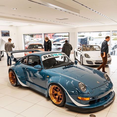 Porsche 993 RWB Porsche 993 Rwb, Akira Nakai, Porsche Aircooled, Street Apparel, Custom Porsche, Rauh Welt, Dream Cars Bmw, Porsche 924, Porsche 993