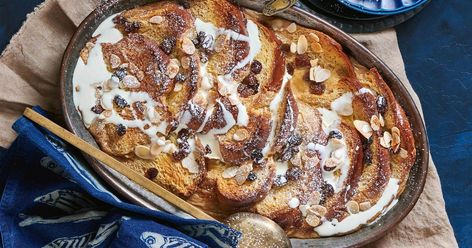 This easy chai-spiced bread and butter pudding makes the perfect dessert on a chilly winter's evening. Foods For Building Muscle, Brioche Bread And Butter Pudding, Brioche Pudding, Panettone French Toast, Healthy Food Plan, Biscuits Sweet, Best Healthy Foods, Christmas Brunch Recipes, Butter Pudding