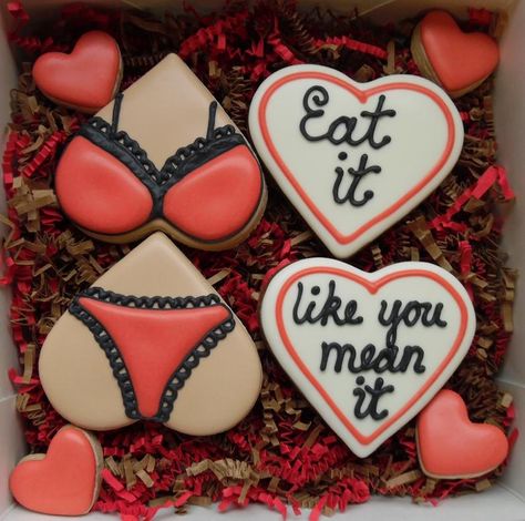 Valentines Cookies Decorated Ideas, Cookies Personalized, Valentine Cookies Decorated, Valentines Day Sugar Cookies, Cookies Box, Adult Valentines, Chocolate Ideas, Valentine Sugar Cookies, Valentines Baking