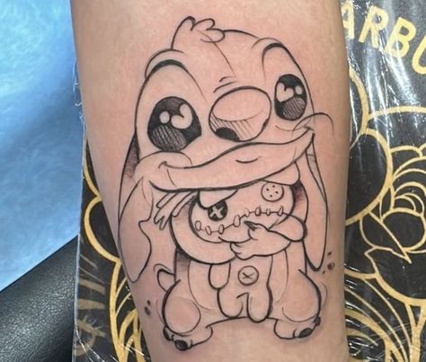 Stitch And Scrump Tattoo, Tattoos Disney, Disney Stitch Tattoo, Lilo And Stitch Tattoo, Disney Inspired Tattoos, Memorial Tattoo Designs, Tattoo Disney, Disney Sleeve, Tattoo Placements