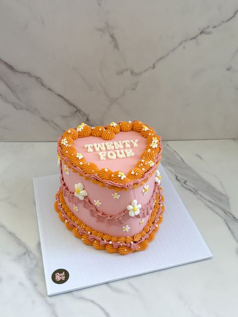 Pink and orange vintage heart cake with buttercream daisies Pink Anniversary Cake, Small Fondant Cakes, Orange And Pink Wedding Cake, 10k Followers Cake, Orange Heart Cake, Buttercream Daisies, Orange Cake Design, Pink And Orange Cake, Birthday Cake Orange