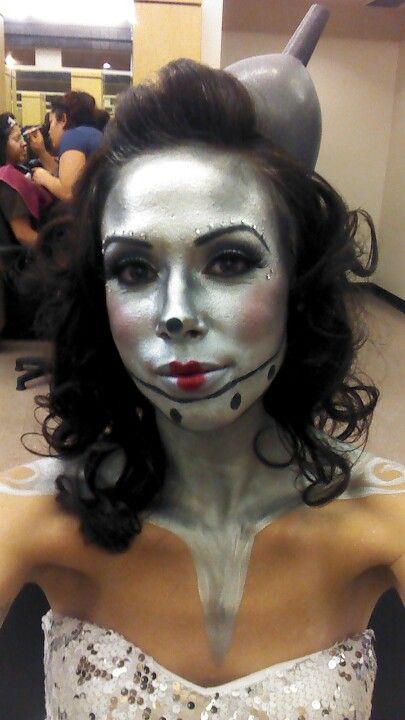 Wizard of oz tin (WO)man Tinman Makeup Wizard Of Oz, Tinman Makeup Women, Tinman Costume Diy Women, Tin Woman Costume, Tin Man Makeup Women, Tinman Makeup, Wizard Of Oz Costume Ideas For Women, Wizard Of Oz Makeup Ideas, Tin Man Makeup