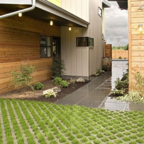 Love the lawn Grass Driveway, Permeable Driveway, Grass Pavers, Permeable Paving, Paver Designs, Paver Walkway, Driveway Design, Paver Driveway, Contemporary Exterior