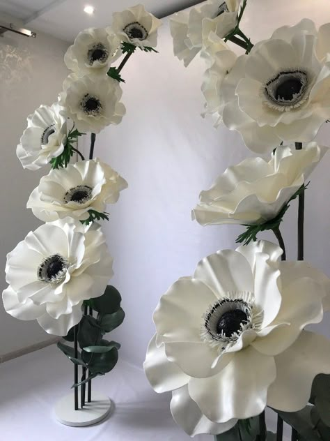 Pom Pom Flowers, Diy Flores, Paper Flower Decor, Large Paper Flowers, Beauty Salon Decor, Anemone Flower, Flowers Decor, Paper Flower Backdrop, Paper Flowers Craft