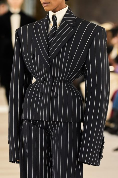 NEWEST COOL on Tumblr Schiaparelli Ss23, Schiaparelli Spring 2023, Spring 2023 Couture, 2023 Couture, Elegant Outfit Classy, Couture Details, Fashionista Clothes, Spring 2023, Couture Collection