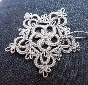 Tatting Patterns Free, Needle Tatting Patterns, Shuttle Tatting Patterns, Tatting Tutorial, Rose Crown, Tatting Jewelry, Needle Tatting, Crochet Snowflakes, Crochet Bookmarks