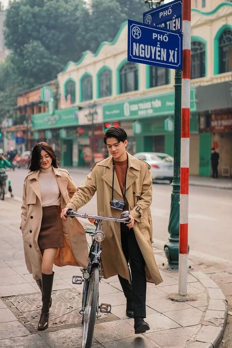 Prenup Outfit, Pre Wedding Photoshoot Props, Japanese Couple, Korean Couple Photoshoot, Prewedding Outdoor, Korean Wedding Photography, Pre Wedding Photoshoot Outfit, Vintage Wedding Photography, Wedding Photoshoot Props