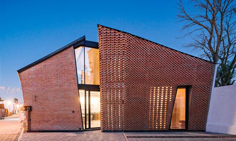 picks of the week Houses In Mexico, Brick Siding, Victor Vasarely, Red Brick House, Saint Peter, Brick Architecture, Mexican Home, Brick Facade, Architecture Design Concept