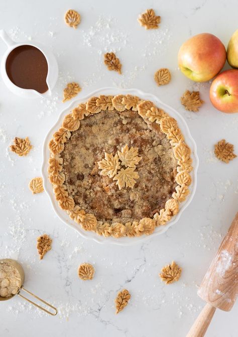 Best Thanksgiving Recipes: Caramel Apple Pie Recipe | Jennifer Maune Thanksgiving Recipes Dessert Pies, Apple Streusel Pie, Caramel Apple Pie Recipe, Streusel Pie, Fall Pies Recipes, Pumpkin Roll Recipe Easy, Caramel Apple Pie Recipes, Traditional Apple Pie, Apple Pie Filling Recipes