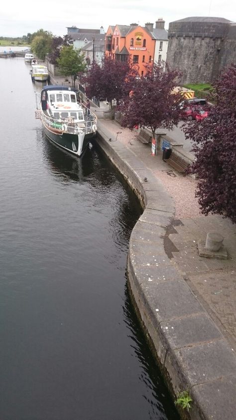 Athlone, Ireland (photo: Willem Honijk) Athlone Ireland, Roscommon Ireland, Year Bucket List, Irish Jig, Places In Ireland, Ireland History, Beautiful Ireland, Ireland Road Trip, Irish Spring