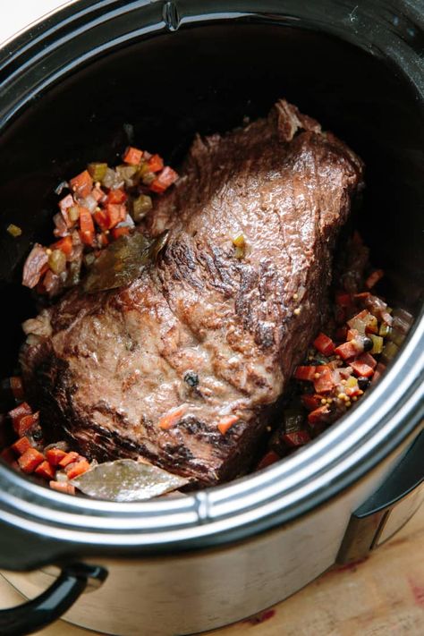 German Roast, Sauerbraten Recipe, German Cooking, Ground Beef And Cabbage, Beef Stir Fry Recipes, European Dishes, German Foods, Cooking Meals, Sunday Dinners