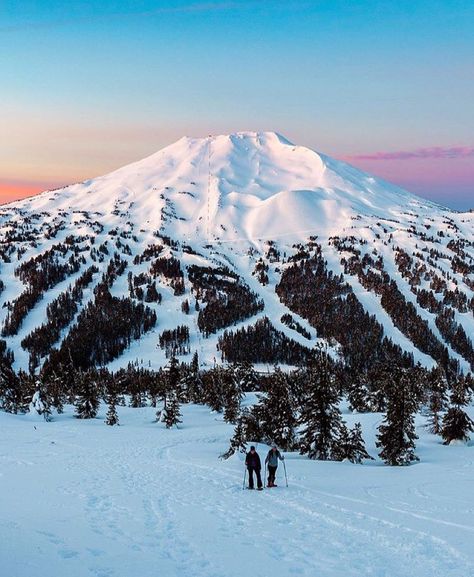 Today's Location: Mount Bachelor Oregon Photographer:@richbacon Mount Bachelor formerly named Bachelor Butte is a stratovolcano atop a shield volcano in the Cascade Volcanic Arc and the Cascade Range of central Oregon. The Mount Bachelor ski area has operated on the mountain since 1958. The volcano lies at the northern end of the 15-mile long Mount Bachelor Volcanic Chain. Selected by: @jeff_bell_photos #MountBachelor #sunrise #oregon #oregonexplored #traveloregon #pnwonderland #cascad... Bend Oregon Winter, Sunrise Tattoo, Shield Volcano, Winter Fitness, Extreme Sport, Adventure Aesthetic, Central Oregon, Oregon Travel, Ski Area