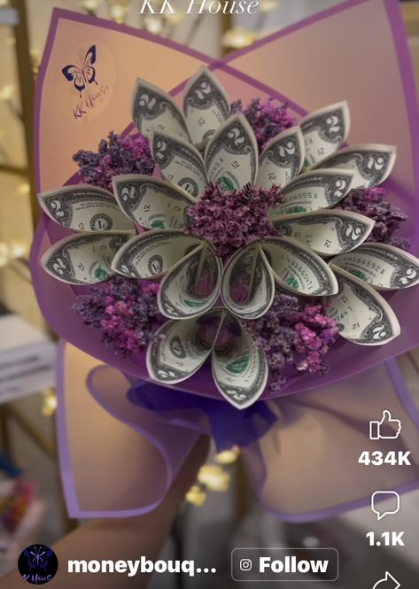 Money Bouquet Tutorial, Money Flower Bouquet, Gift Card Displays, Diy Graduation Gifts, Happy Birthday Decor, Bouquet Tutorial, Money Flowers, Luxury Flower Bouquets, Money Bouquet