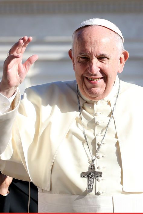 Papa Francesco contro la ricerca dell’eterna giovinezza: «Fermare il tempo è delirante» Papa Francisco, Pope Francis, Persona, Lab Coat, Quick Saves