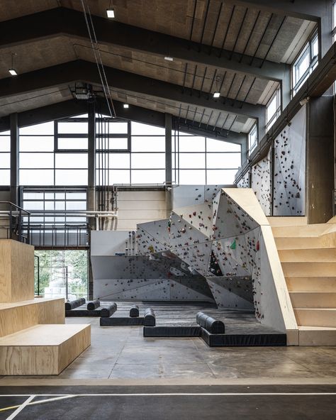 At Home Climbing Gym, Calisthenics Park Design, Climbing Gym Design, Rock Climbing Gym Aesthetic, Home Climbing Gym, Climbing Hall, Gym Building, Gym Architecture, Indoor Climbing Gym