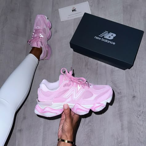 Pink New Balance, New Balance Shoe, New Balances, Pretty Sneakers, Nike Shoes Girls, Trendy Shoes Sneakers, Pretty Shoes Sneakers, Shoes Outfit Fashion, Nike Air Shoes