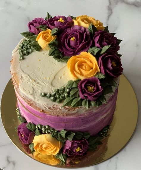 Purple And Orange Cake Ideas, November Birthday Cakes For Women, Sunflower Birthday Cake For Women, Bakery Cake Ideas, Fall Cake Ideas, Sunflower Birthday Cakes, Fall Birthday Cakes, Butter Cream Cakes, Buttercream Cake Designs