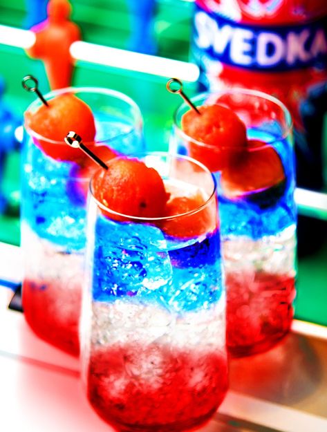 4th of July Drinks - 29 Red White and Blue Cocktail Recipes Blue Cocktail Recipes, Red White And Blue Drinks, Red White Blue Drink, Fourth Of July Cocktails, 4th Of July Drinks, July Cocktails, Fourth Of July Drinks, 4th Of July Cocktails, Alcoholic Treats