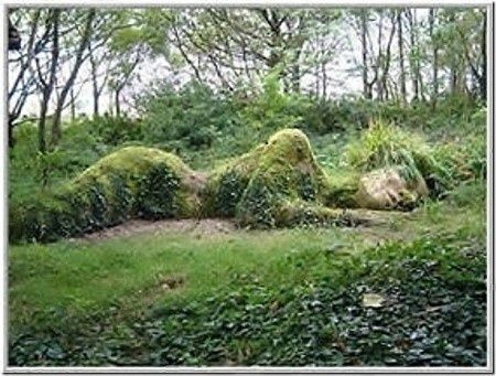 Concrete Sculpture | Moss Lady on Ground | concrete sculpture ♥ Earth Day Quotes, Boom Kunst, Lost Garden, Matka Natura, Moss Covered, Green Art, Environmental Art, Land Art, The Grass