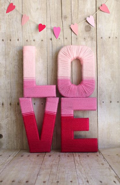 Yarn Letters, Saint Valentin Diy, Valentines Bricolage, Diy Valentine's Day Decorations, The Word Love, Valentines Decor, Dekor Diy, Diy Yarn Crafts, Diy Letters