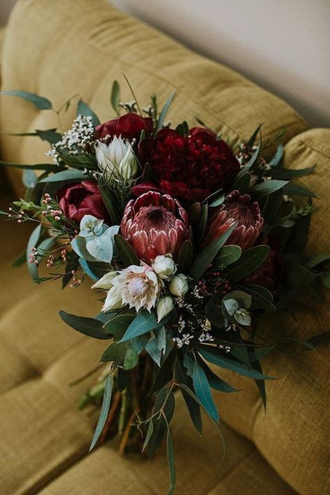 Fall Flower Wedding Bouquets, Protea Wedding, Wedding Flower Trends, Moody Nature, Africa Wedding, Spring Wedding Bouquets, Red Bouquet Wedding, Winter Wedding Bouquet, Summer Wedding Bouquets