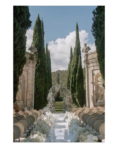 “I want to bend in a thousand directions like the sun does. Like love does.” 🌹 #777luckyfish Wedding Photos of @milliebobbybrown & @jakebongiovi by @divinedayphotography Words by Andrea Gibson, “The Madness Vase” Millie Bobby Brown Wedding, Andrea Gibson, Beaulieu Garden, Garden Wedding Venues, Italian Wedding Venues, San Ysidro Ranch, Tuscan Wedding, Lake Como Wedding, Garden Wedding Venue