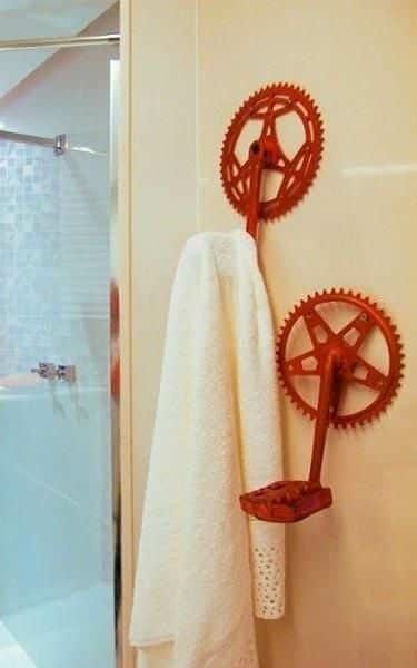 Rustic Antique Decor, Bicycle Crafts, Recycled Bike Parts, Bike Craft, Upcycled Bike, Bike Decorations, Ideas For Fun, Bike Room, Bicycle Decor