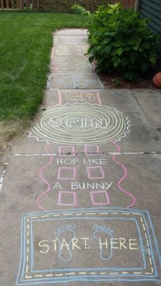 Sidewalk obstacle course with chalk Oppgaver For Barn, Sidewalk Chalk Art, Chalk Painting, Chalk Drawings, Backyard Games, Sidewalk Chalk, Toddler Fun, Backyard Fun, Painting Watercolor