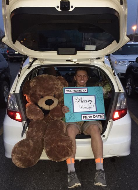 Cute giant teddy bear promposal                                                                                                                                                                                  More Bear Promposal, Teddy Bear Promposal, Hoco Proposals Ideas Teddy Bear, Dog Promposal Ideas, Dog Promposal, Animal Promposal, Dance Posters Proposal Funny, Funny Prom, Yoga Girls