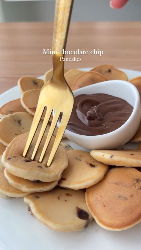 Aesthetic King, King Aesthetic, Resipi Kek, Chocolate Chip Pancakes, Sweet Dishes Recipes, Quick Recipes Snacks, Fall Dessert Recipes, Easy Snack Recipes, Easy Baking Recipes Desserts